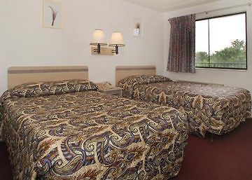 Days Inn & Suites By Wyndham Indianapolis Airport East Bagian luar foto