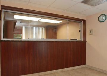 Days Inn & Suites By Wyndham Indianapolis Airport East Bagian luar foto