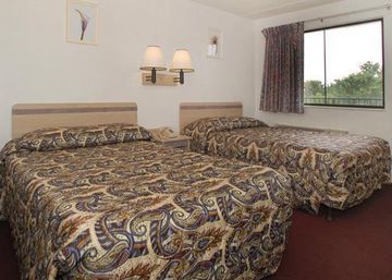 Days Inn & Suites By Wyndham Indianapolis Airport East Bagian luar foto