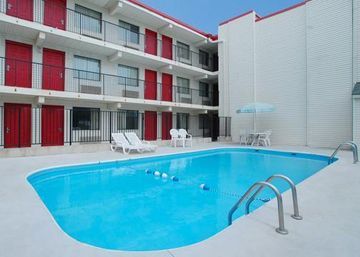 Days Inn & Suites By Wyndham Indianapolis Airport East Bagian luar foto