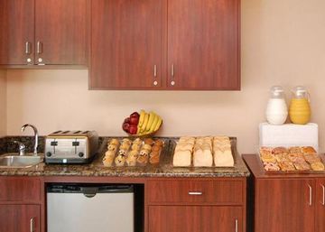 Days Inn & Suites By Wyndham Indianapolis Airport East Bagian luar foto